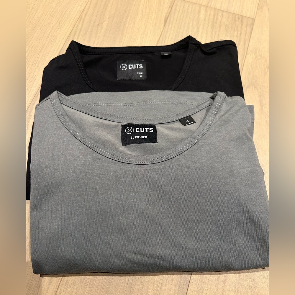 Men’s 2 pack Cuts XL T-Shirts. One black and one olive green. Never worn!